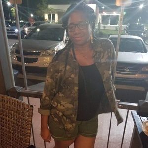 Meet your Posher, Brittney